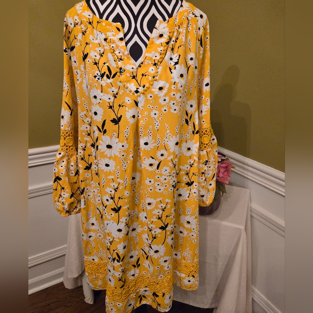 Crown & Ivy Yellow Floral Tunic Dress Large